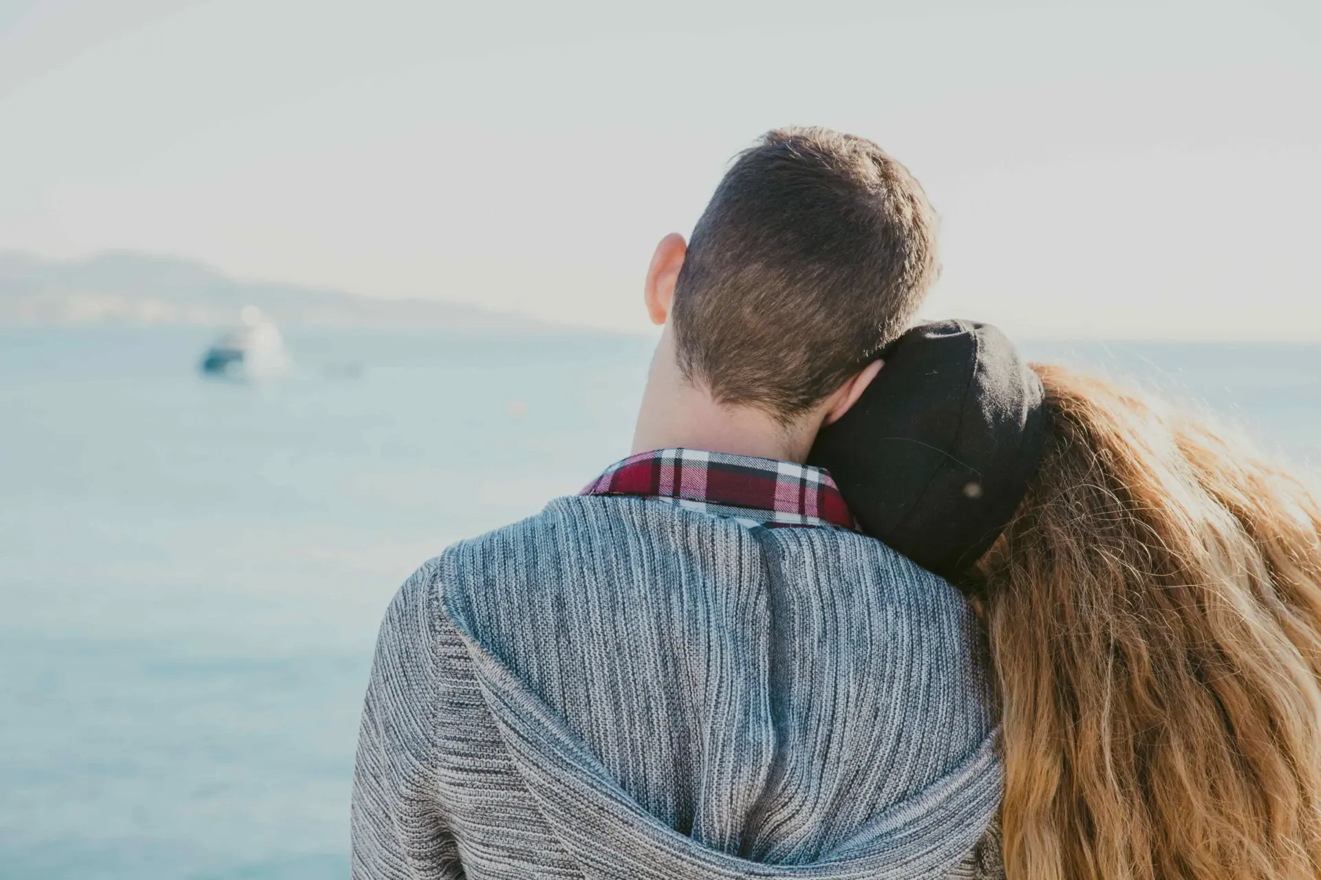 couple-looking-towards-sea4