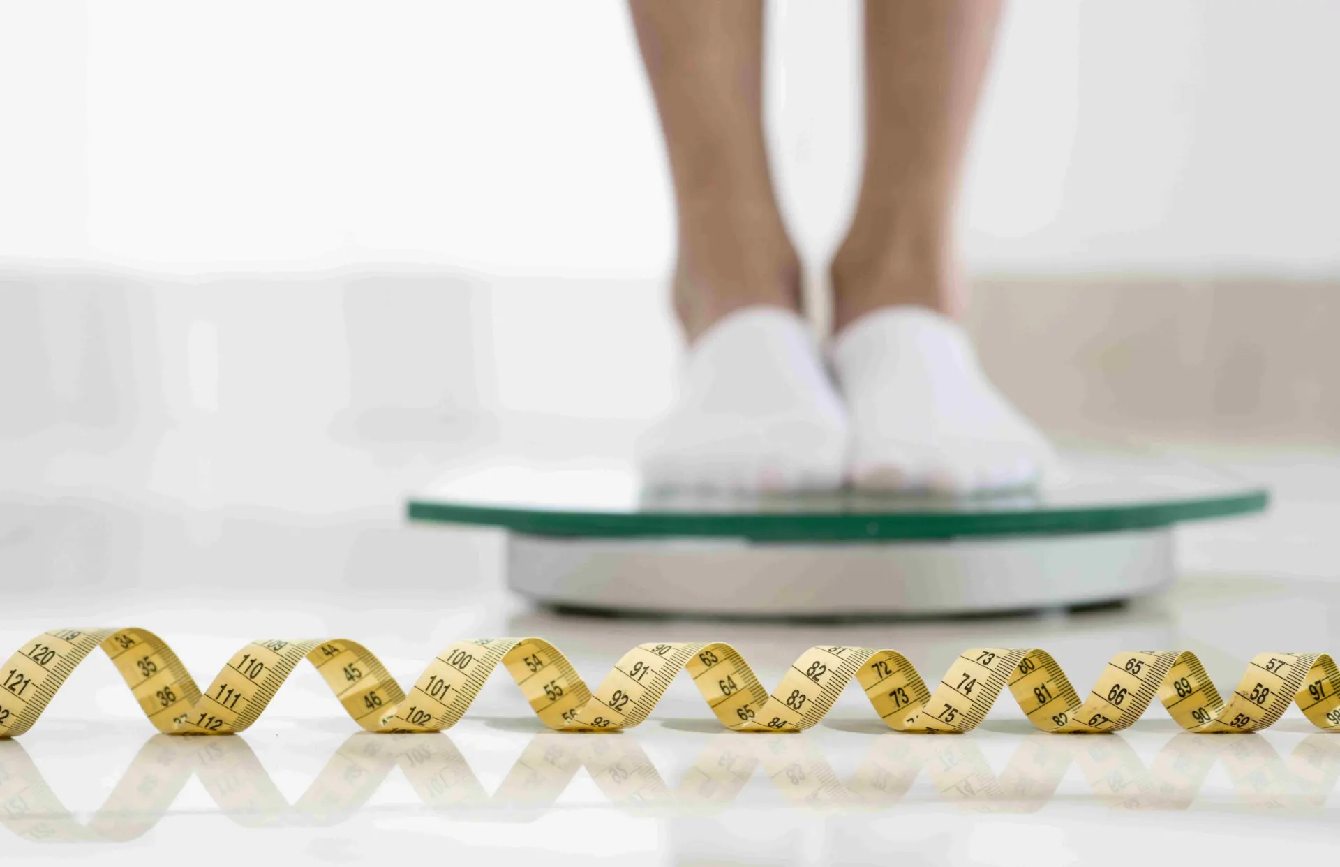 close-up-legs-weight-machine2