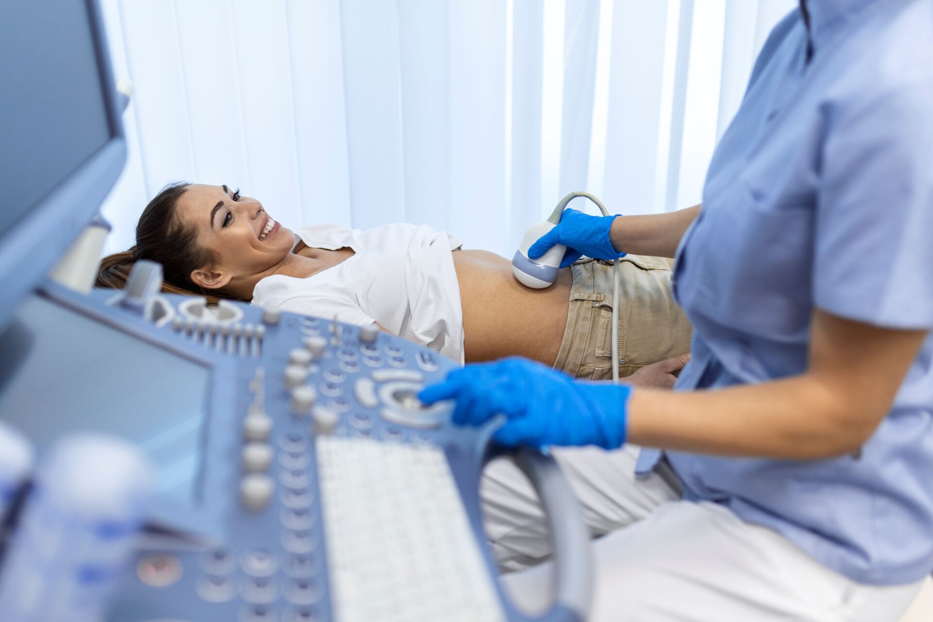 ultrasound-diagnostic-stomach-abdominal-woman-clinic-closeup-view-doctor-runs-ultrasound-sensor-patient-s-girl-tummy-looks-image-screen-diagnosis-internal-organs2
