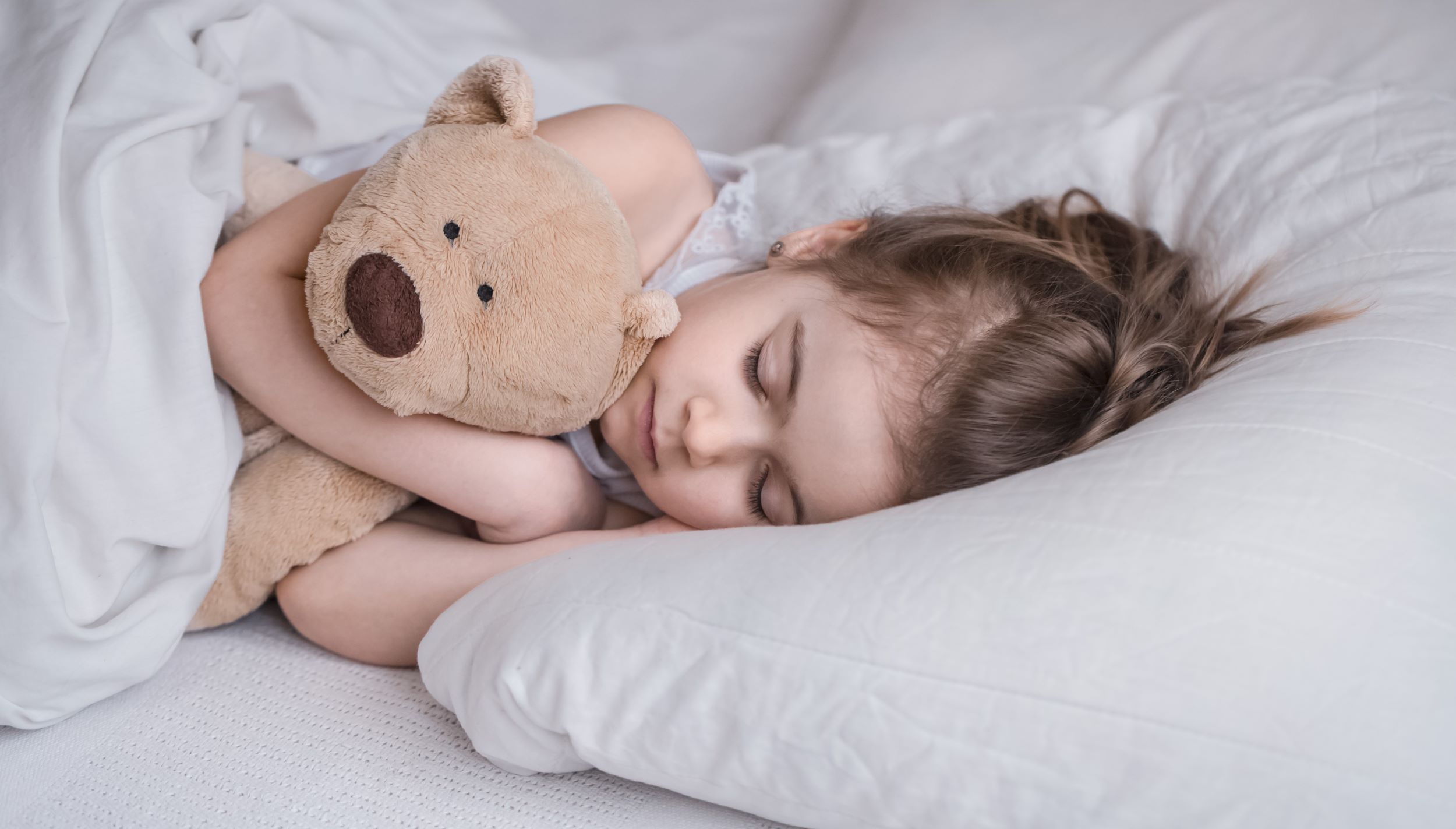 cute-little-girl-sleeps-sweetly-white-cozy-bed-with-soft-bear-toy-concept-children-s-rest-sleep2